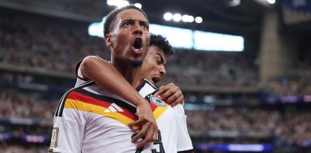 Nmecha célèbre un but marqué contre l'équipe de Curaçao