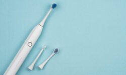 Qu’est-ce qui rend une brosse à dents « intelligente » ? Ces 7 modèles l&rsquo;expliquent (et coûtent presque le même prix qu&rsquo;un modèle électrique normal)