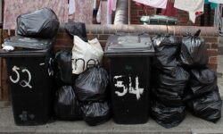 Les poubelles ne sentiront pas par temps chaud si 1 article ménager est saupoudré à l&rsquo;intérieur