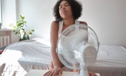 Rafraîchissez votre maison en cas de canicule en utilisant votre ventilateur avec la bonne méthode