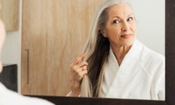 Le shampooing qui laisse les cheveux « sensiblement plus épais » fait admirer les résultats aux coiffeurs.