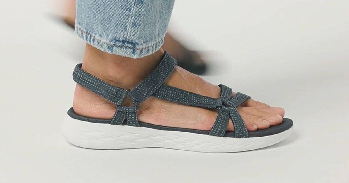 Les « jolies » sandales Skechers « ont aidé mes pieds à survivre » lors d'une escapade en ville à 26 % de réduction
