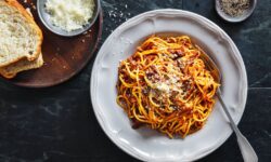 Les spaghettis à la bolognaise ont instantanément un « niveau supérieur » en ajoutant 1 ingrédient simple à la sauce