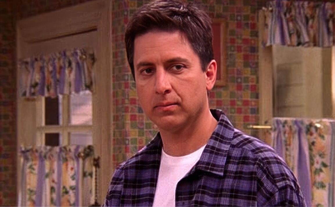 Ray Romano comme Raymond Barrone