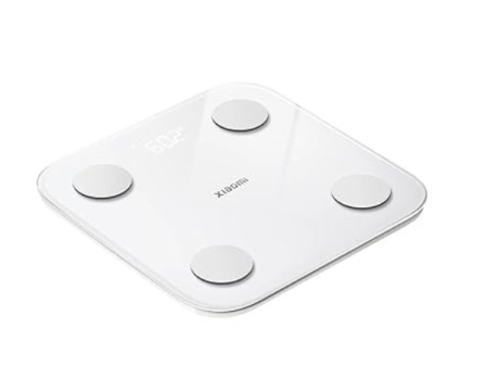 : Balance intelligente Xiaomi blanche avec quatre capteurs métalliques.