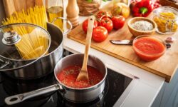 La sauce tomate sera encore meilleure si les cuisiniers amateurs suivent les 3 étapes clés du chef italien