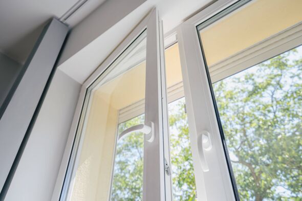 Fenêtre en plastique PVC ouverte Fenêtre en plastique PVC ouverte