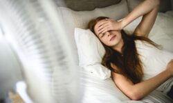 Rafraîchissez-vous « super vite » la nuit en gardant 1 objet courant à côté de votre lit