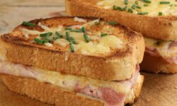 Oubliez le jambon dans les toasts au fromage pour un meilleur ingrédient « absolument délicieux »