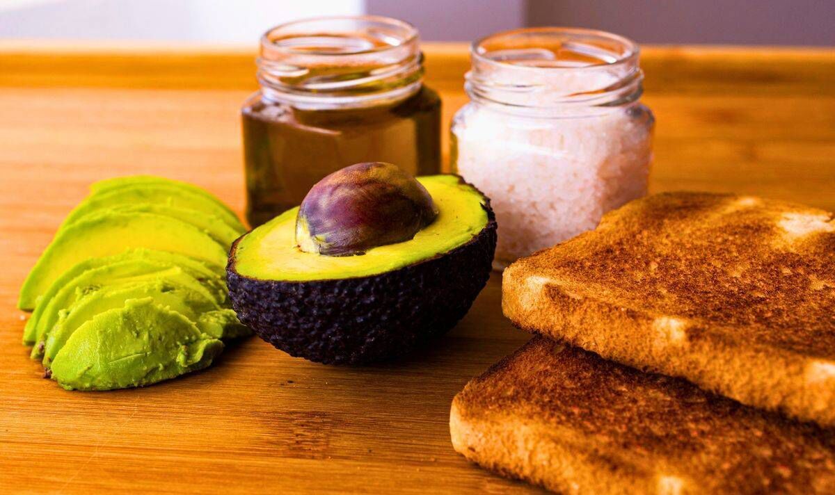 Photo des ingrédients du pain grillé à l'avocat Photo des ingrédients du pain grillé à l'avocat