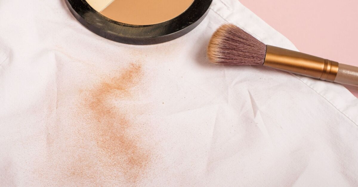 Les taches tenaces disparaîtront « instantanément » des vêtements lorsque des articles de salle de bain courants sont utilisés.
