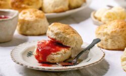 Les scones seront « doux et moelleux » si vous abandonnez les œufs et le beurre pour un ingrédient surprenant