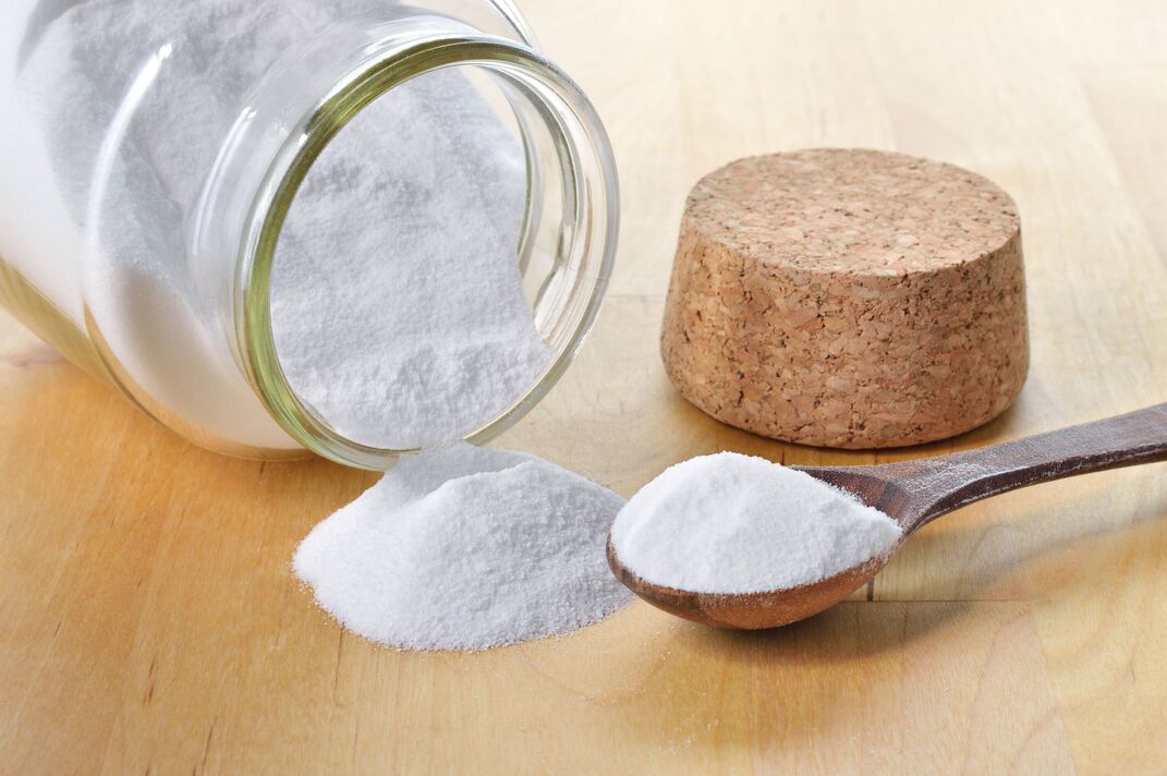 Gros plan du bicarbonate de soude dans un bocal en verre. Gros plan du bicarbonate de soude dans un bocal en verre.