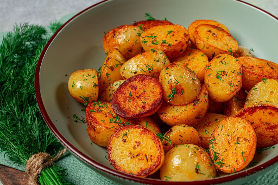 Pommes de terre nouvelles au four, avec beurre et aneth, maison, sans personne, Pommes de terre nouvelles au four, avec beurre et aneth, maison, sans personne,