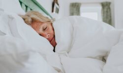 « Je dors mieux que jamais avec ces patchs de sommeil à 96 pence par nuit »