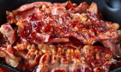 Rendez le bacon plus croustillant « sans morceaux mous et gras » en utilisant la méthode simple que le chef adore