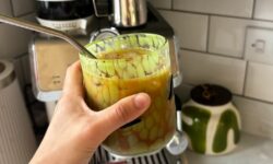 Machine à café qui prépare des affogatos irréels et des lattés glacés à 181 €