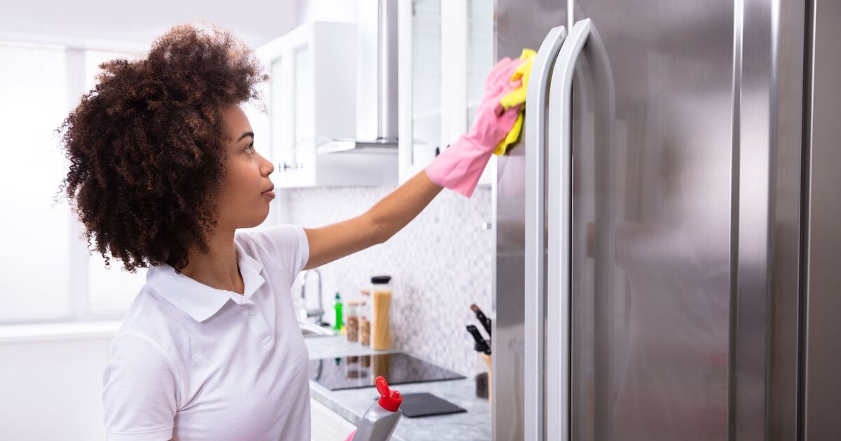 Éliminez la graisse tenace et les empreintes digitales en un instant avec un simple spray fait maison