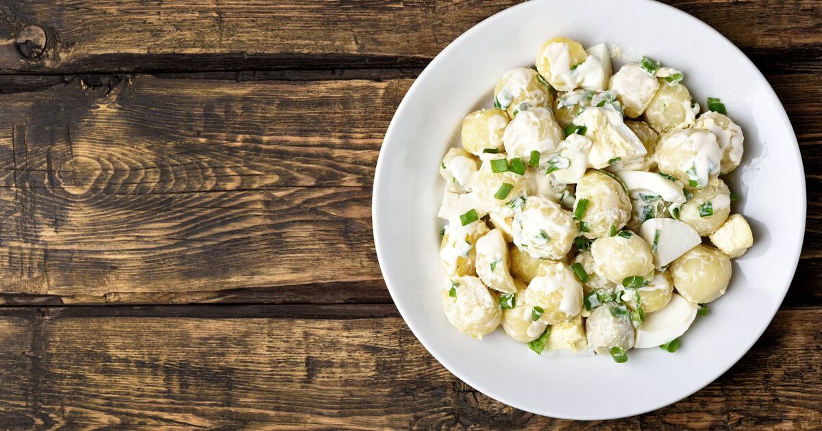 La salade de pommes de terre a un goût incroyable si on y ajoute 1 ingrédient surprise apprécié des cuisiniers