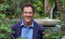 Monty Don publie des conseils d&rsquo;arrosage pour 1 plante en août pour une récolte meilleure et plus savoureuse jamais vue