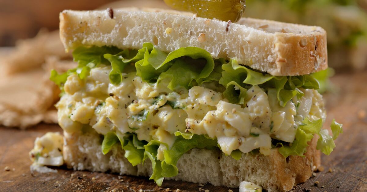 Abandonnez la mayonnaise dans la salade aux œufs pour un meilleur ingrédient qui la rend plus savoureuse et plus légère