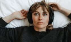 Comment lutter contre le stress et la dépression post-vacances : musique relaxante, podcasts de pleine conscience et bons écouteurs avec ANC